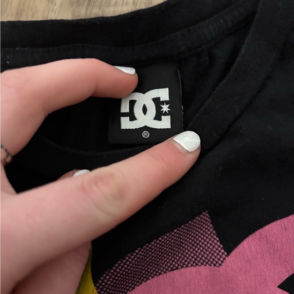 DC Y2K Black Tee with Multicolor Logo - Picture 4 of 5